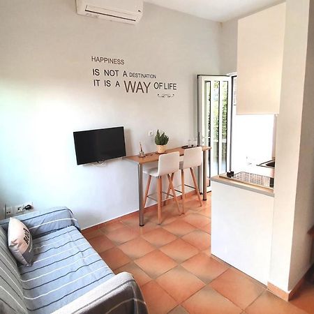 Cozy Seaside Studio In Lemos Vouliagmenis Athens Exterior photo